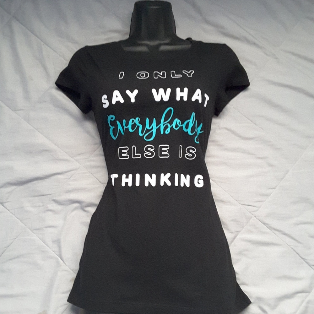 Scoop-neck, black tee